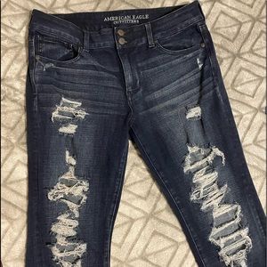 american eagle dark denim short cut jeans!